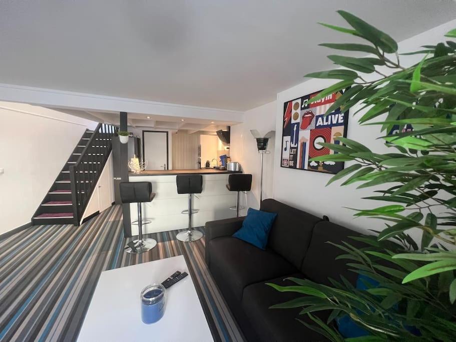 La P'Tite Maison Et Votre Terrasse Prive ! جوينفيل المظهر الخارجي الصورة